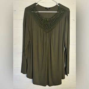 NWT Aamilife Womens Plus size 2x, olive green, laser cut lace at neckline.